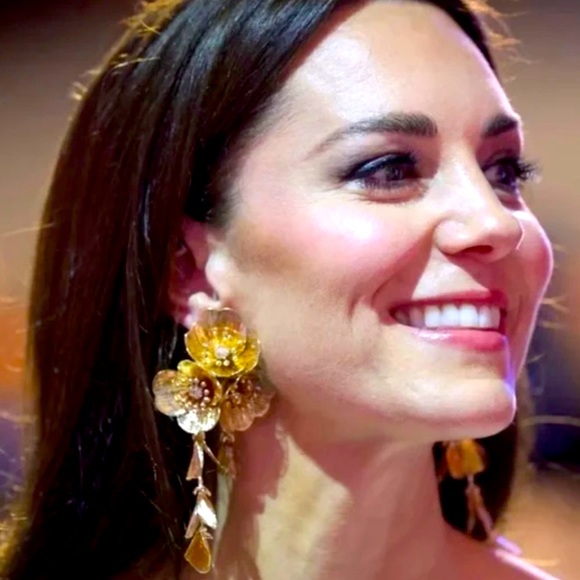 New Zara Gold Floral Cascading Earrings - Picture 4 of 8